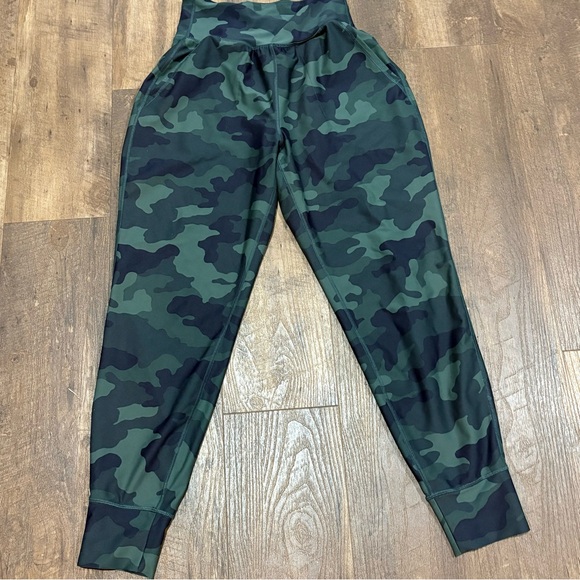 Old Navy Pants - Old Navy Dark Green & Black Camo Joggers